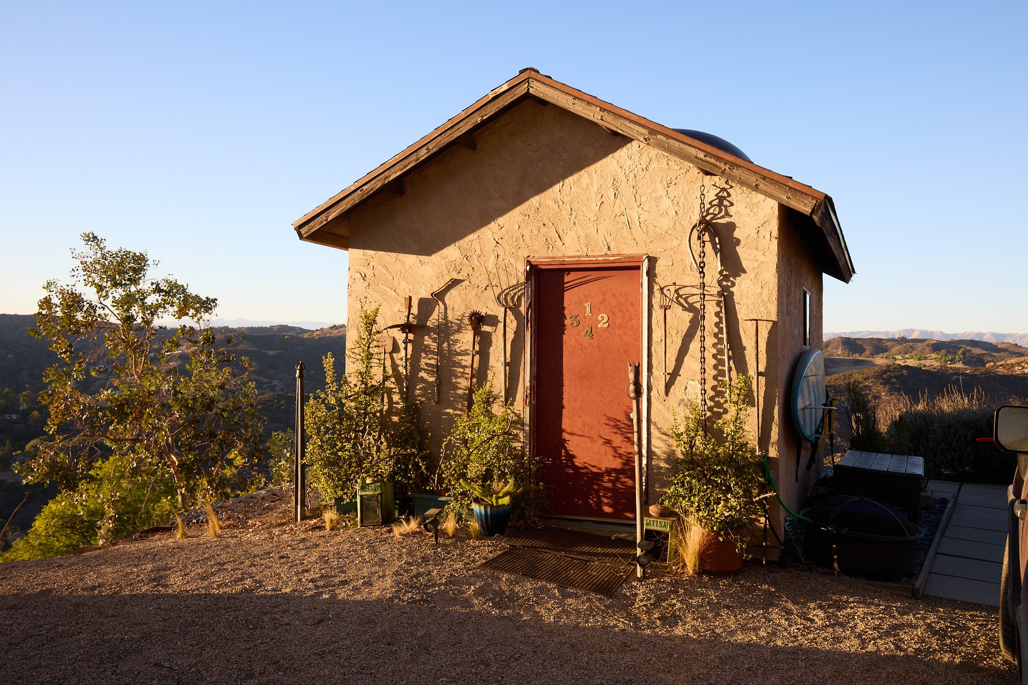 Zeke_s Airstream and Studio_07.jpg