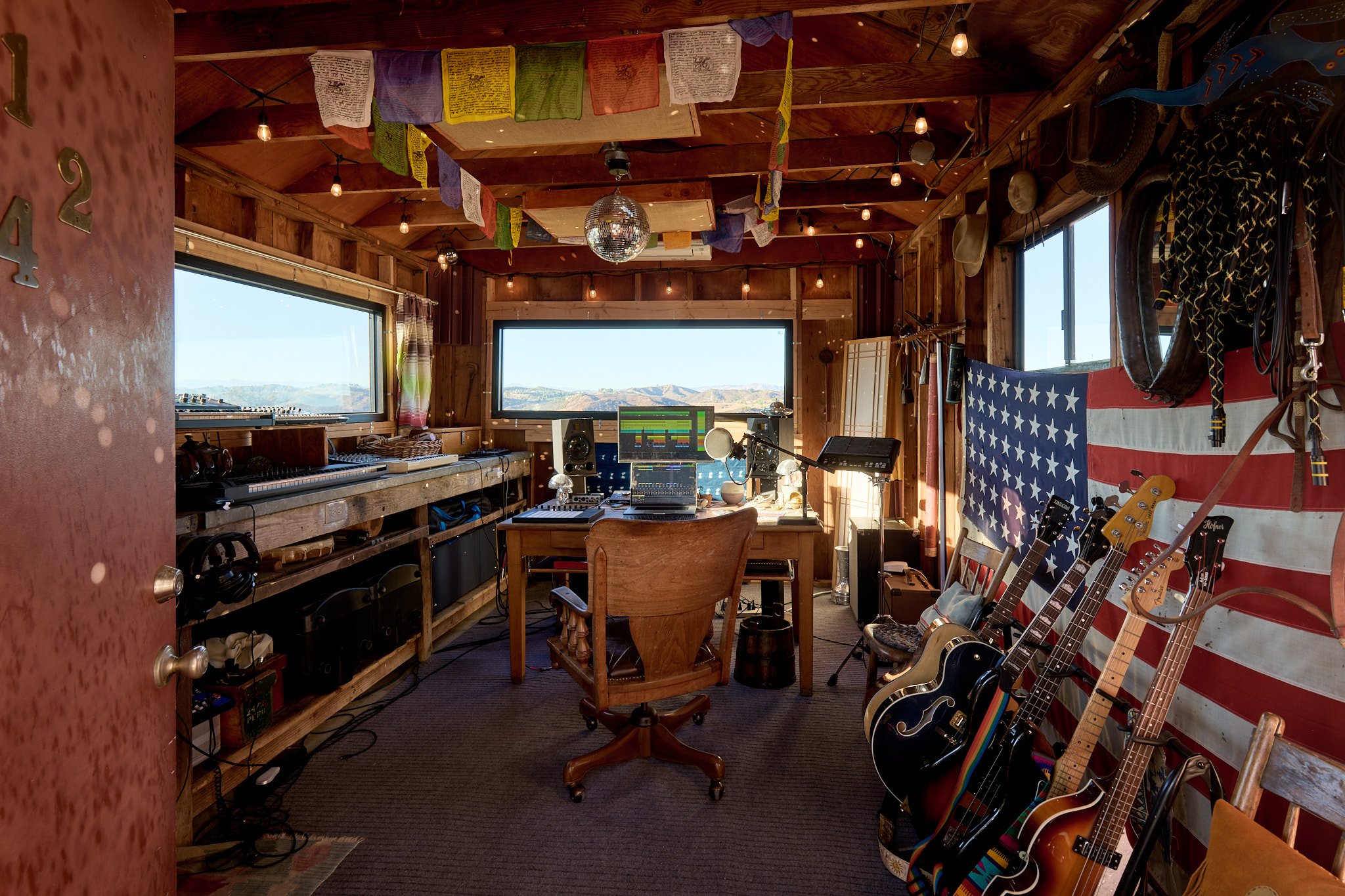 Zeke_s Airstream and Studio_01.jpg