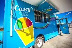 2caseys-sno-balls-custom-snow-cone-food-truck-18.webp