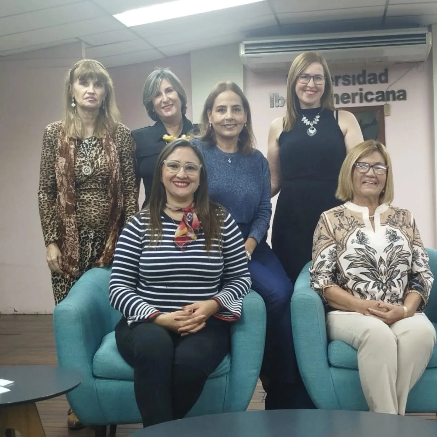 La Comisión Directiva se hizo presente en la presentación de la escritora Teresa Méndez Faith