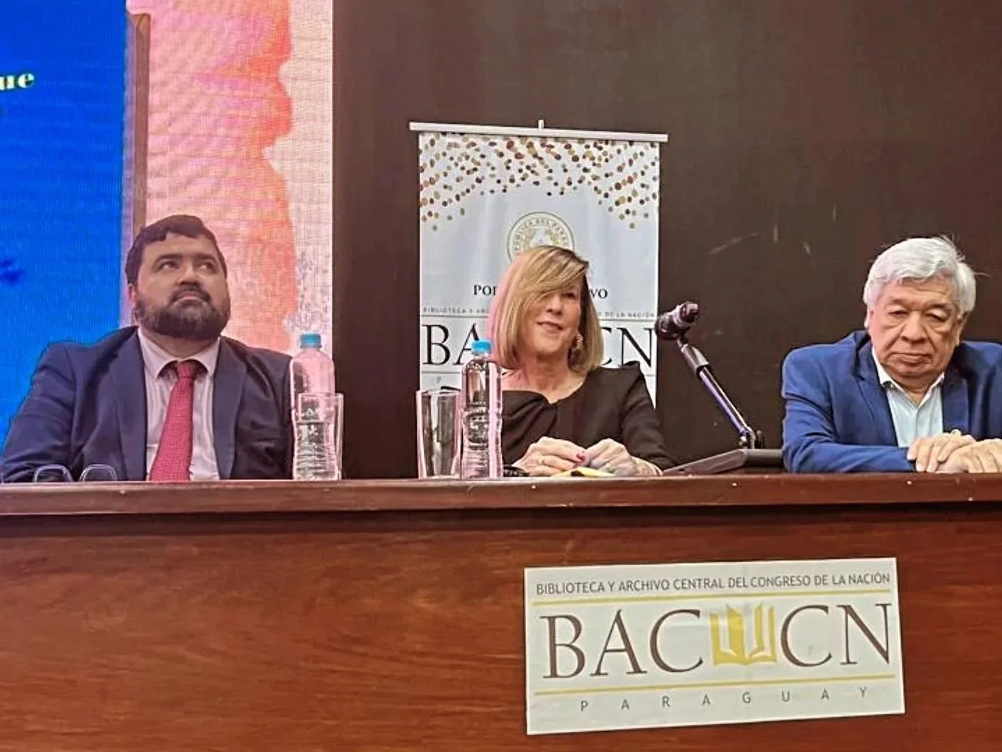 “El Pacto que te nombra”, poemario de la escritora Lourdes Espinola 