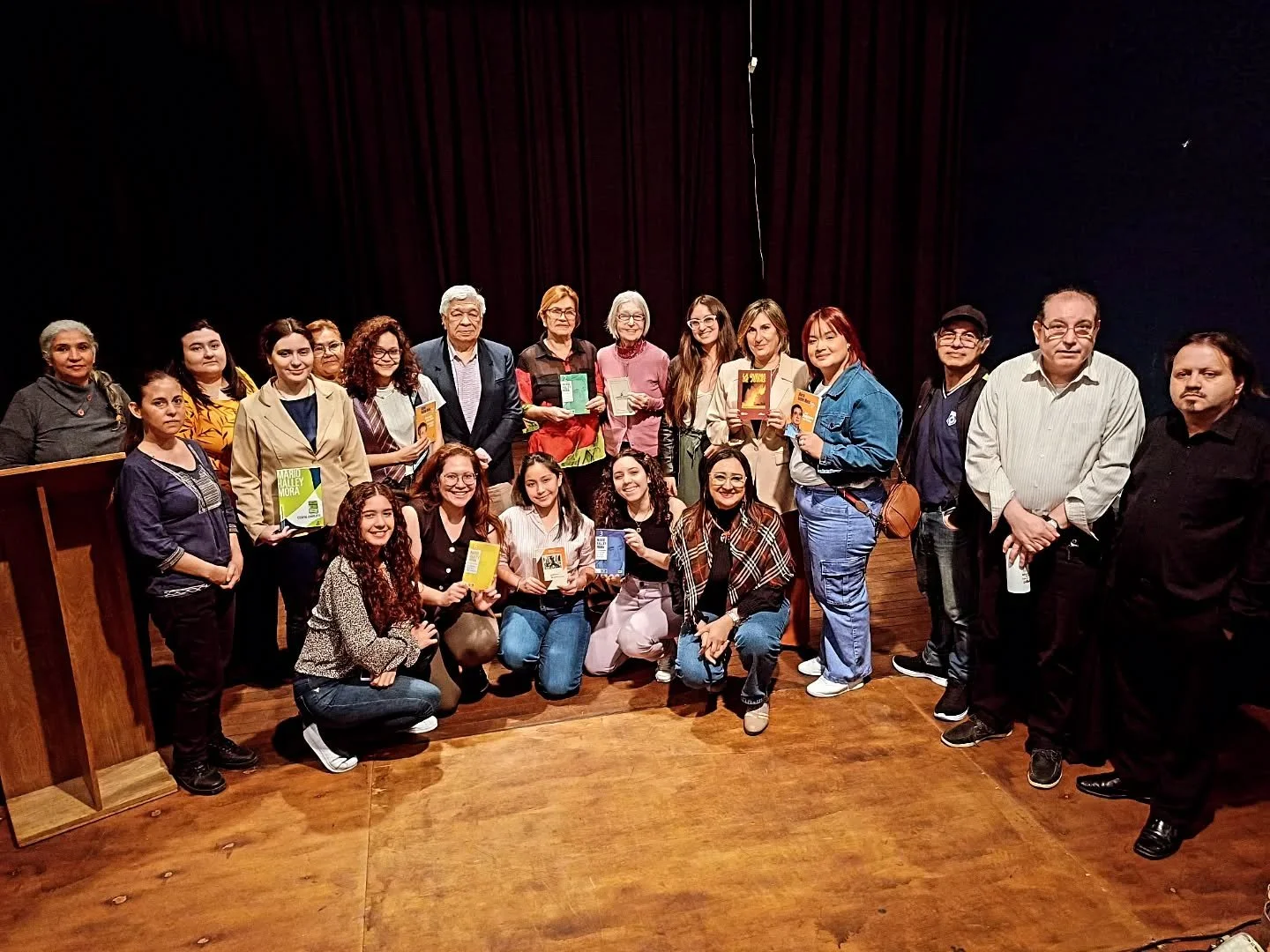 El profesor Bernardo Nery Farina disertó sobre la vida y obra de Mario Halley Mora
