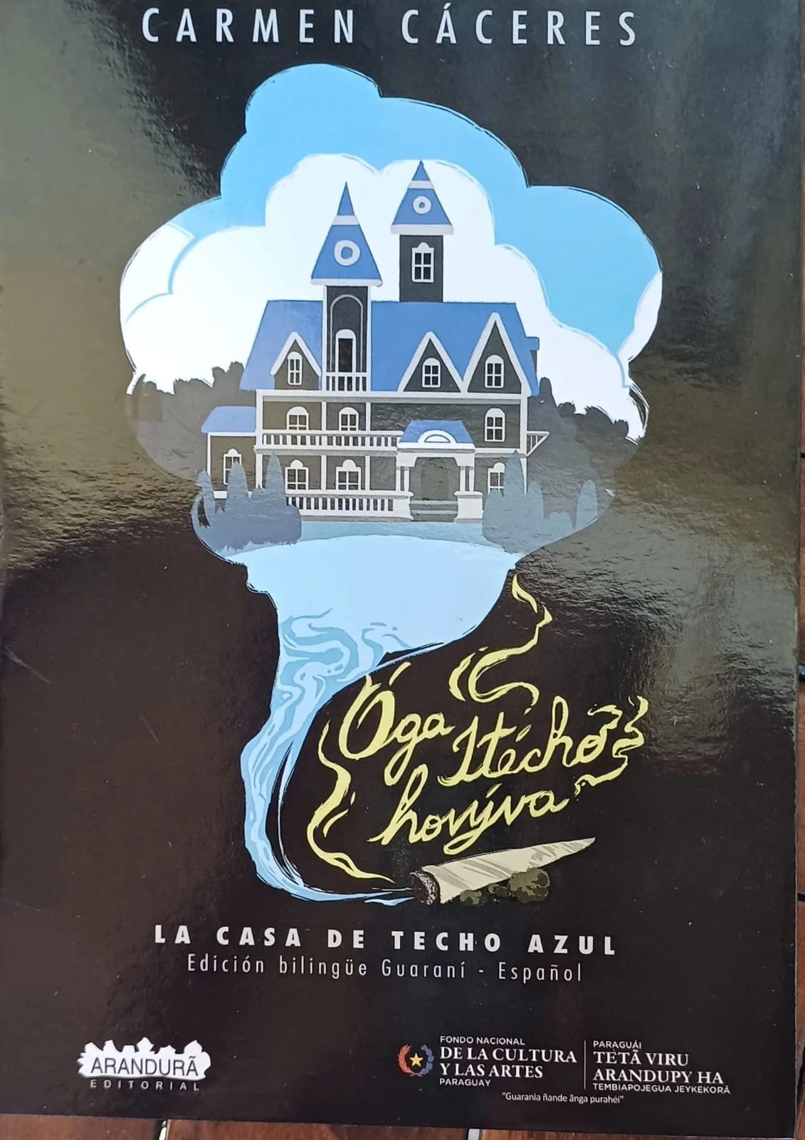 Óga itécho hovyva (La casa de techo azul)