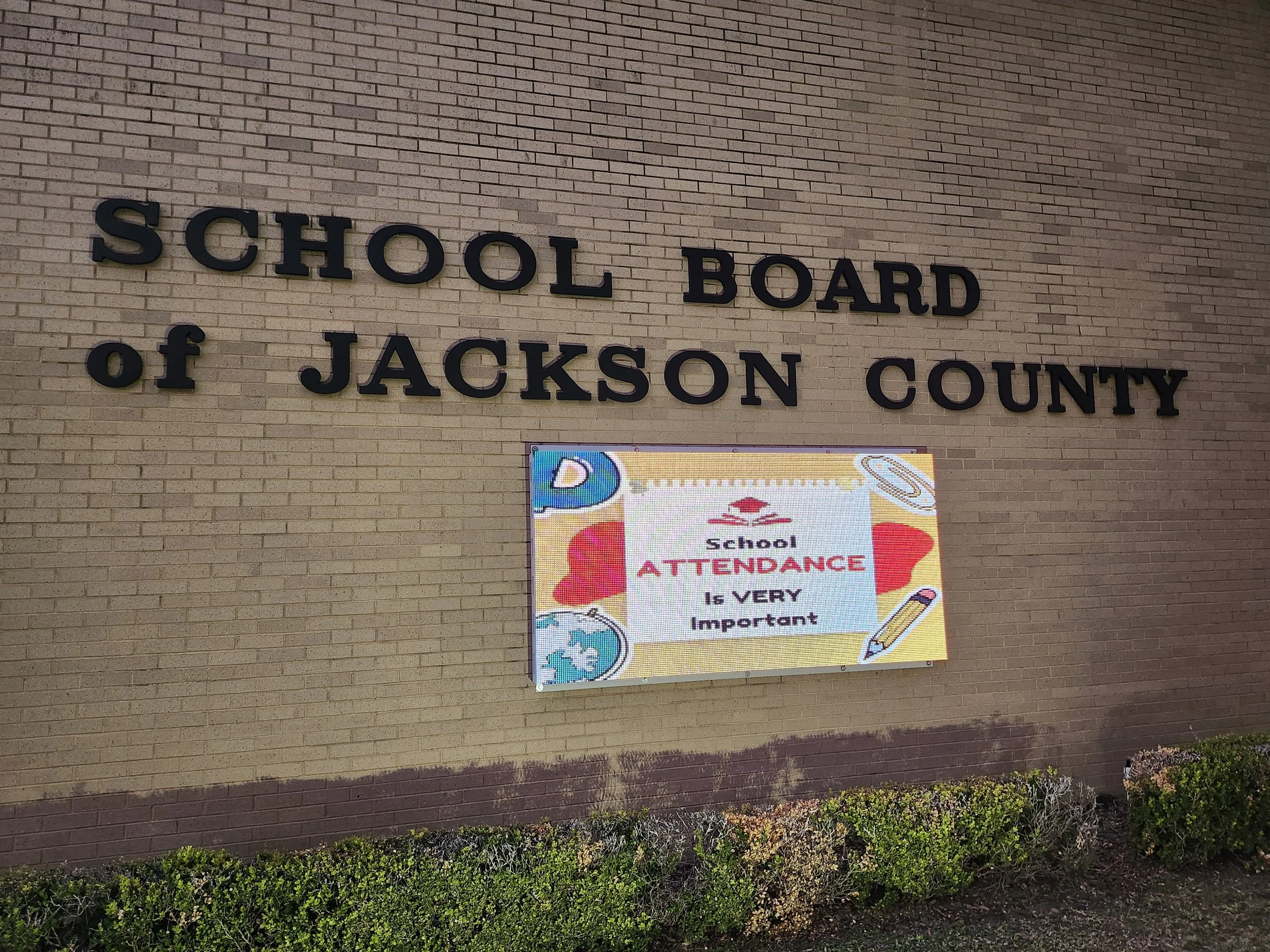 School Board and Teachers Negotiate Contract