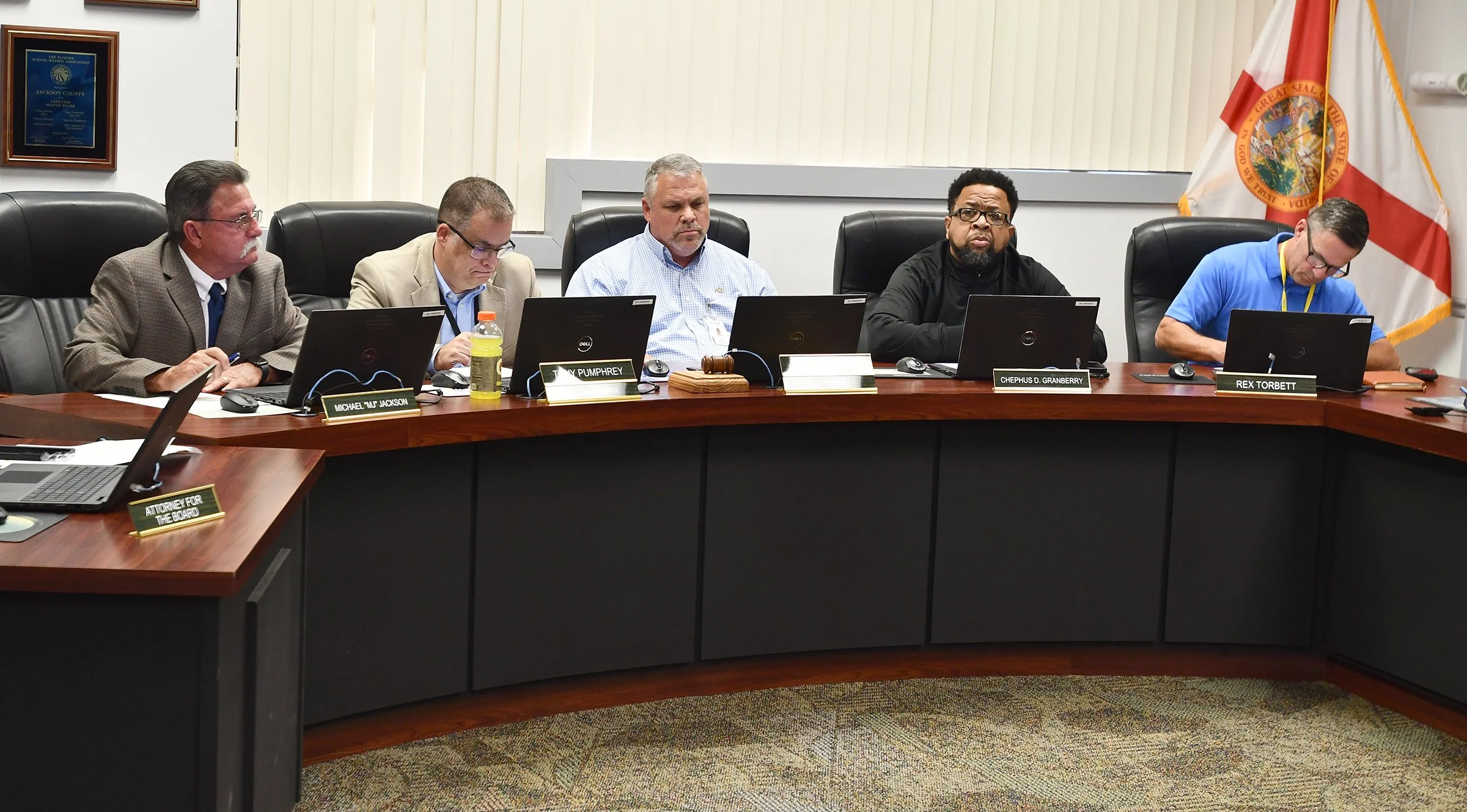 JCSB Member Votes Against More Transparent Board Meetings