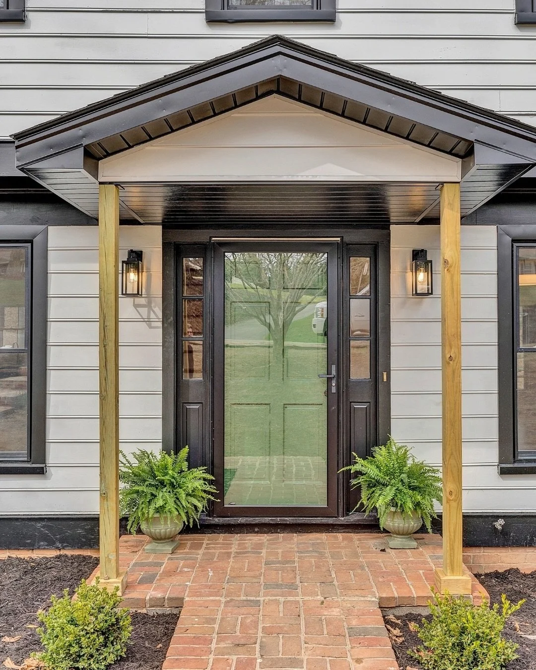 Open House today from 11 AM-1 PM at 2825 Fairway Forest, hosted by @marta.delareza! I hear there will be bubbles and sushi. 🍱🥂

Stop in and make yourself at home with this incredibly renovated 5-bedroom, 3.5-bathroom masterpiece in Salem. Recent pr