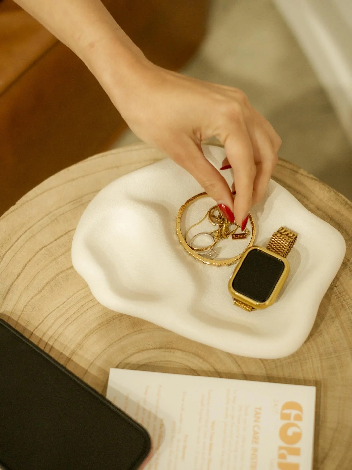 Reminder - don&rsquo;t forgot your belongings once your tan is over 💍