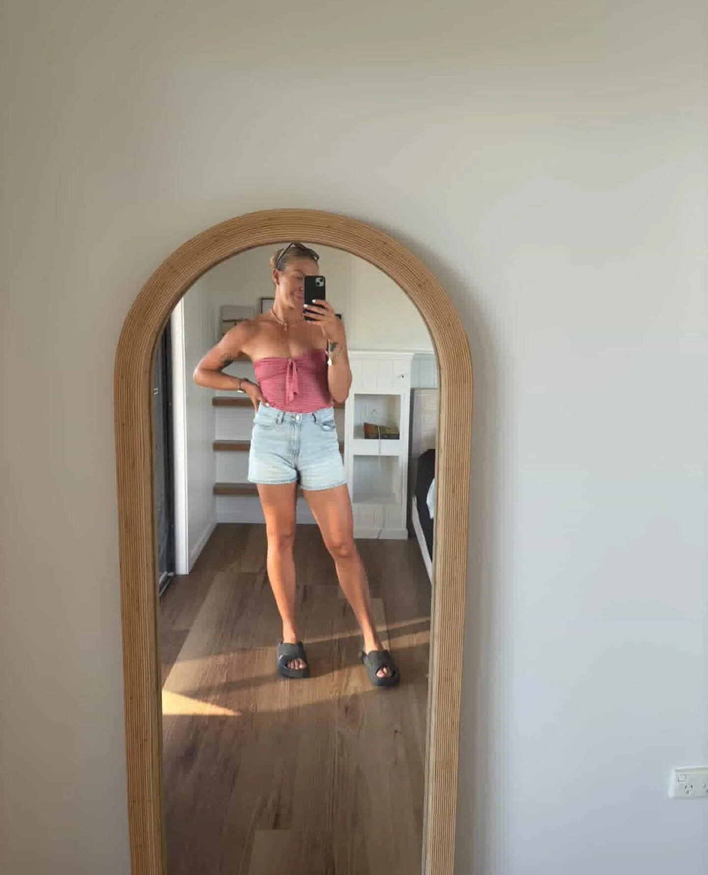 Goldn babe in Amalfi Dark with a 1 hour wash off! It doesn&rsquo;t get easier than an express tan, on demand, in your own private tanning suite 🌶️