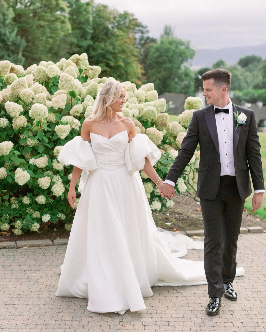 So much to share from a busy summer, thought I&rsquo;d start at the most recent and work my way back 🤍

Lucy and Steven&rsquo;s beautiful day at the Culloden, love a statement sleeve. Love hydrangeas! 

Photographer @jaynelindsayphotography
Venue @c