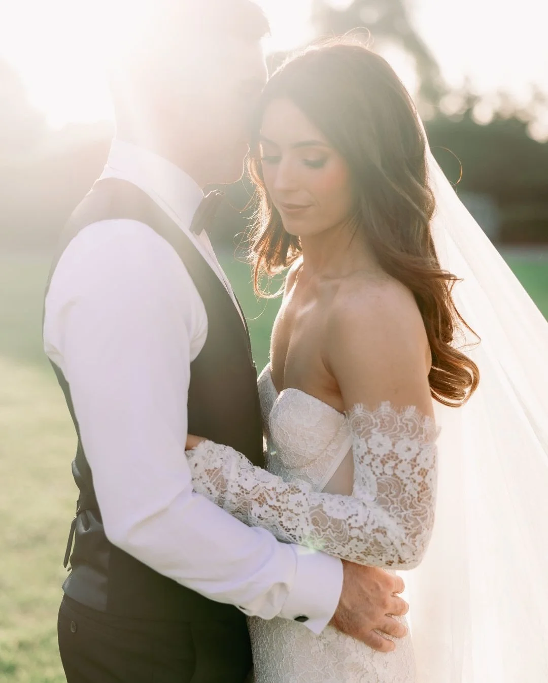 Wonder day for Stephanie and Conor at the amazing Farnham Estate. More golden hours this summer please ✨

Photography&nbsp;- @jaynelindsayphotography 
Videographer - @shutterandlightweddings 
Content Creation @sneakpeekcontentcreations 
Dress: @forev
