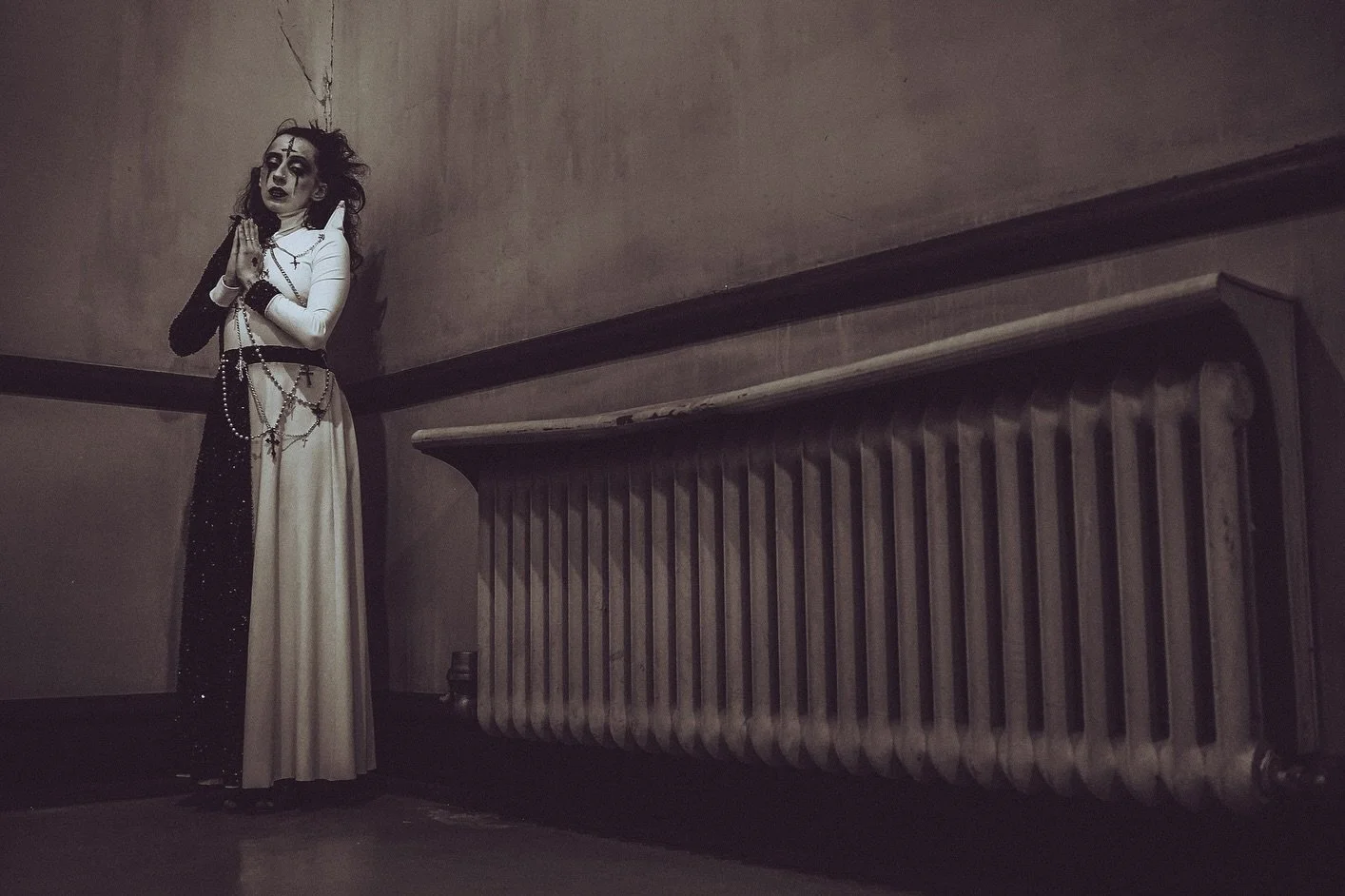 The False Prophet 🥀
-
Getting to be on the @prettymacabre runway for @anoctoberevening meant so much to me this year. It&rsquo;s long been my favorite event in SLC and now I love it even more. 
-
📸: @toddellisphoto 
👗: @prettymacabre 
💄: @dottyro