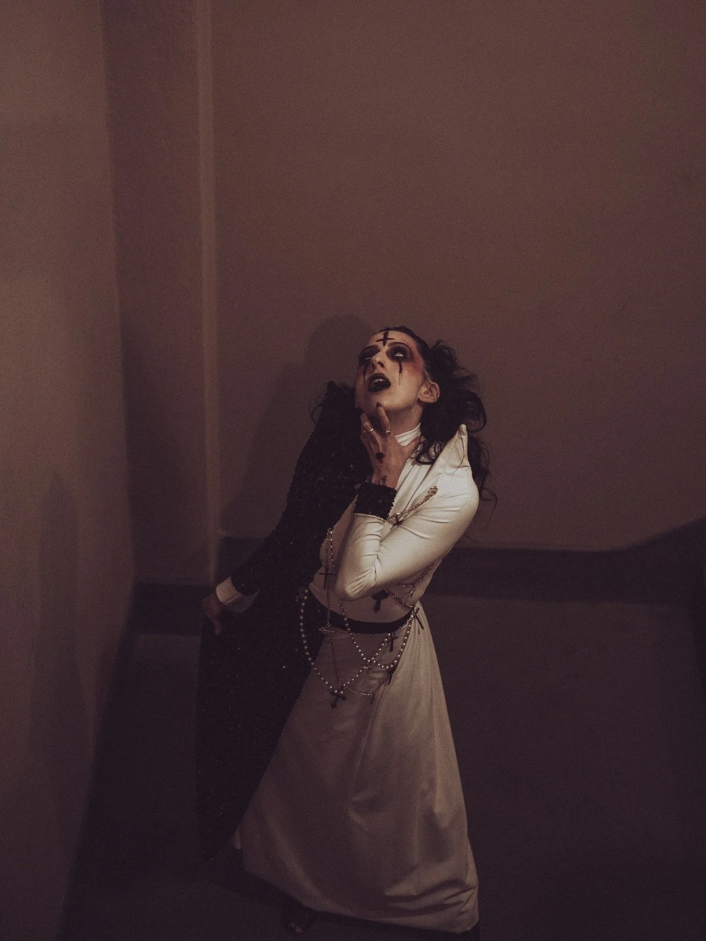 Twisted Sister ✝️
-
📸: @toddellisphoto 
👗: @prettymacabre 
🎬: @anoctoberevening 

-
#model #utahmodel #utahphotography #darkphotography #thenun #halloween #spookyphotography #anoctoberevening #prettymacabre