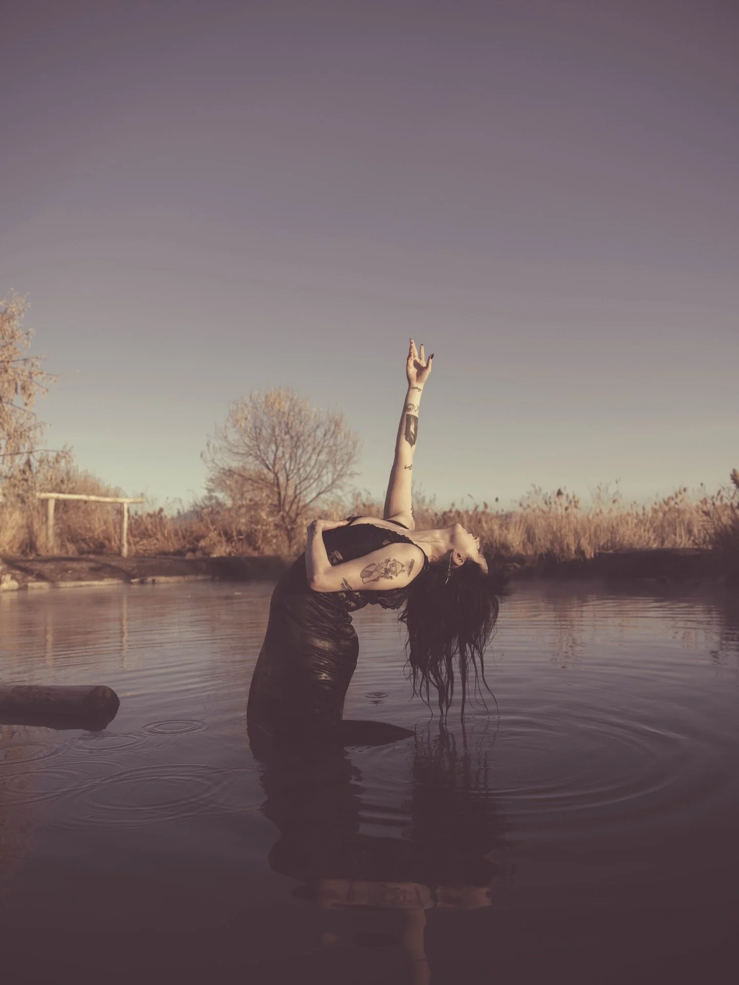 Manifesting more magical moments and shoots for 2026 🖤🖤
-
📸: @halleblackphoto 
-
#utahmodel #darkphotograpy #slcut #ladyofthelake