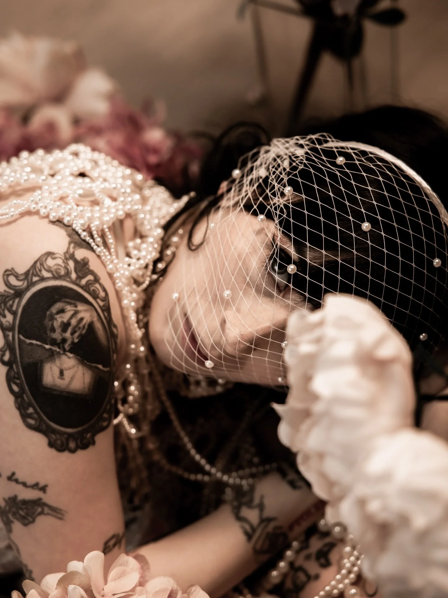 Will you still love me when I&rsquo;m no longer young and beautiful? 
-
📸: @halleblackphoto 
#utahphotography #utahdance #altmodel #pearls #lanadelrey