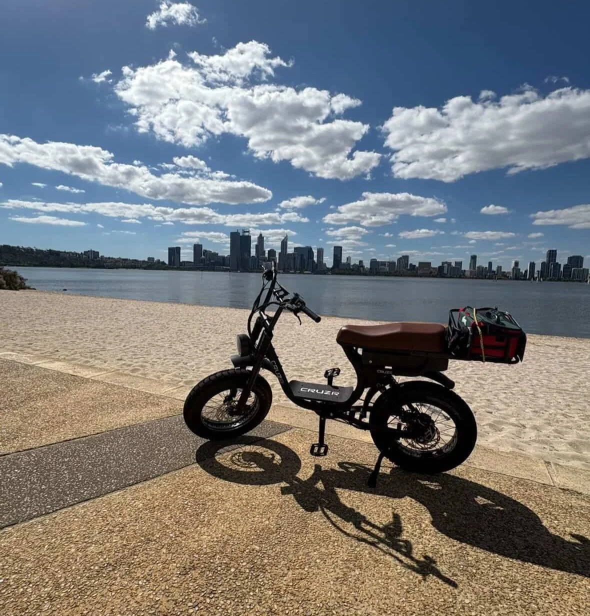 Captured by Rodi legend @t_chizzo 
Perth looking unreal today ⚡️🌴