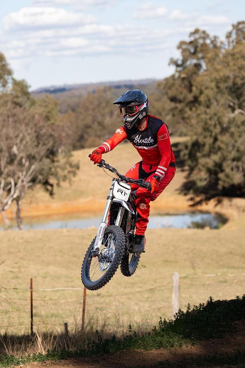 Rerode-R1_-electric-dirt-bike-jump.jpg