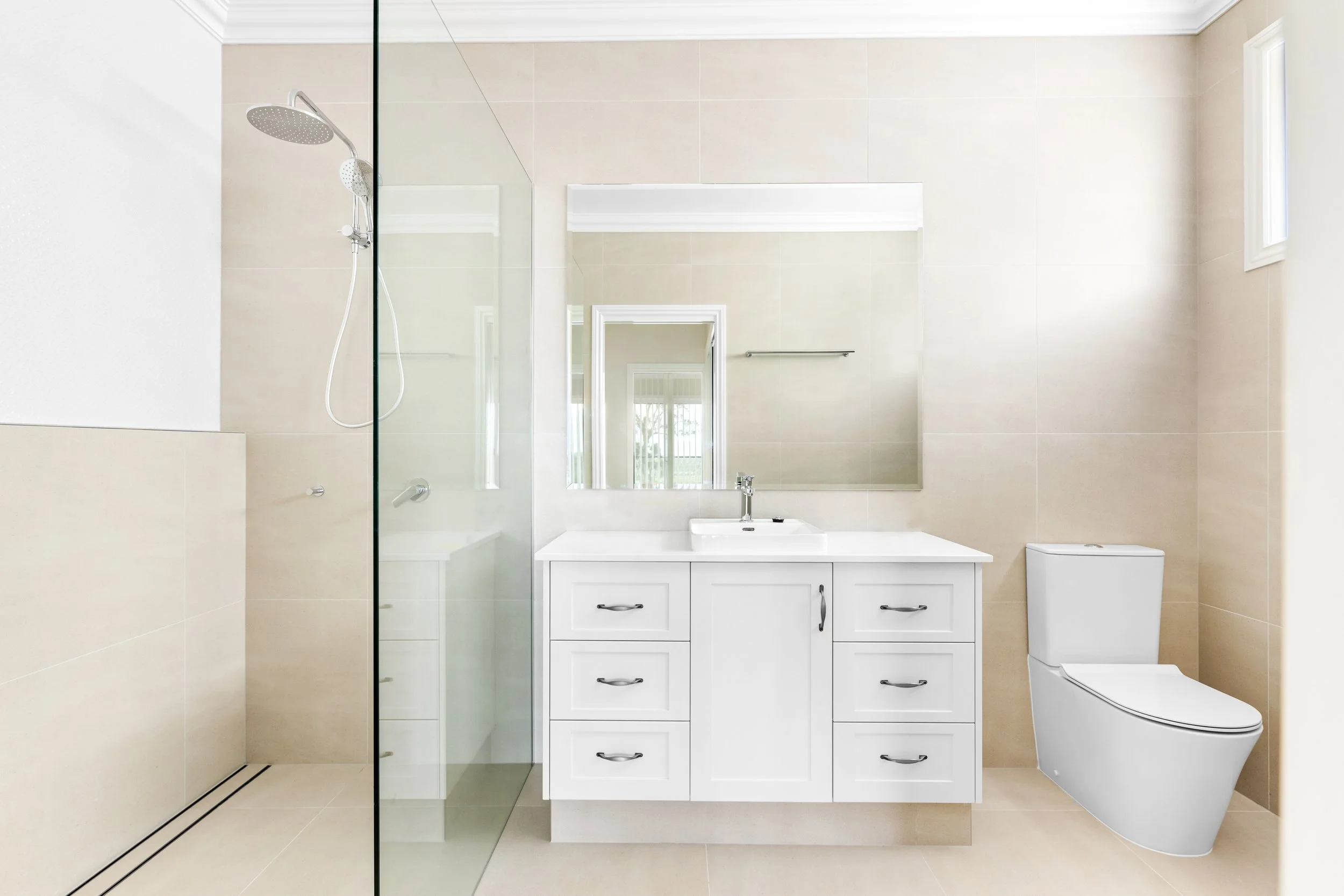 Summit Dr Ensuite.jpg