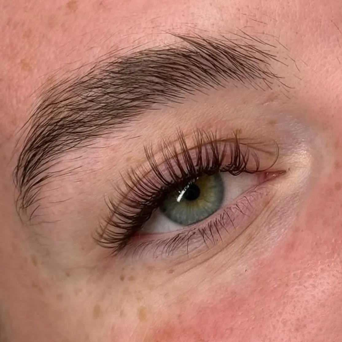 Artist: @beautybykelseyt 

Imagine waking up every day with effortlessly gorgeous lashes&hellip; no mascara, no curling, no fuss. Just flawless, full lashes that instantly brighten your eyes and enhance your natural beauty. Lash extensions aren&rsquo
