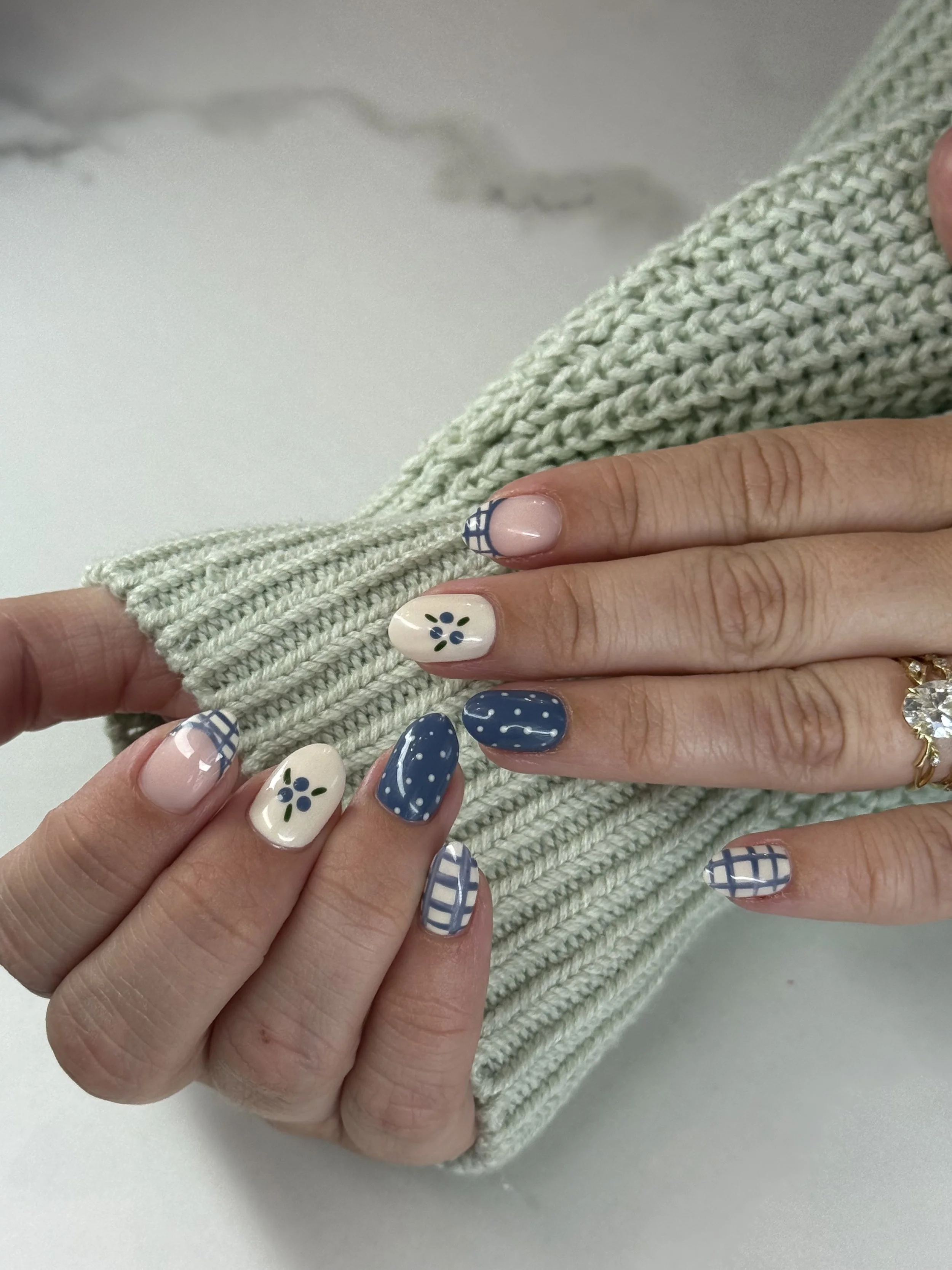 ERIKA - CANVAS BEAUTY BAR