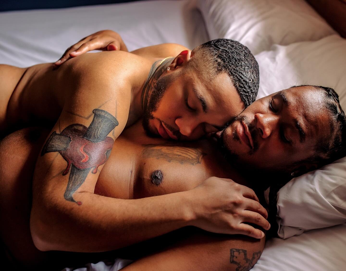 ✨Love, strength, connection✨

There&rsquo;s something powerful about capturing intimacy that&rsquo;s unapologetically real. No filters. No pretending. Just raw connection and bold confidence.

This session wasn&rsquo;t about posing perfectly or fitti