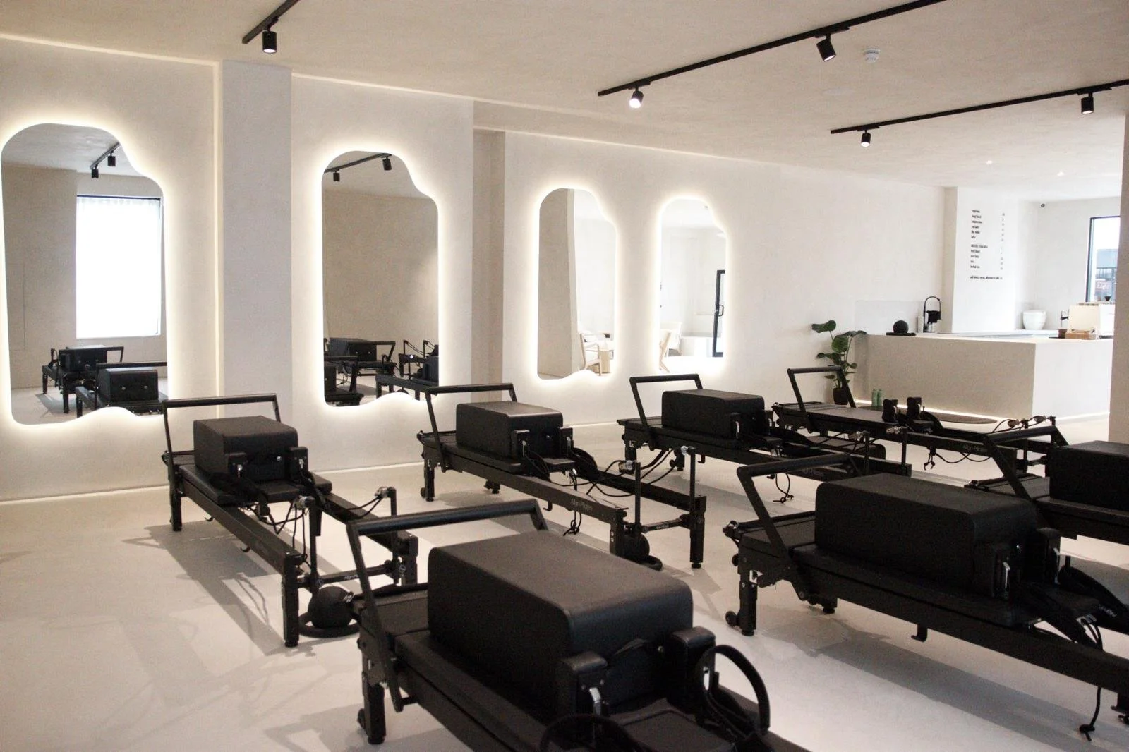 WhatsApp Image 2025-10-20 at 19.02.05-3.jpeg