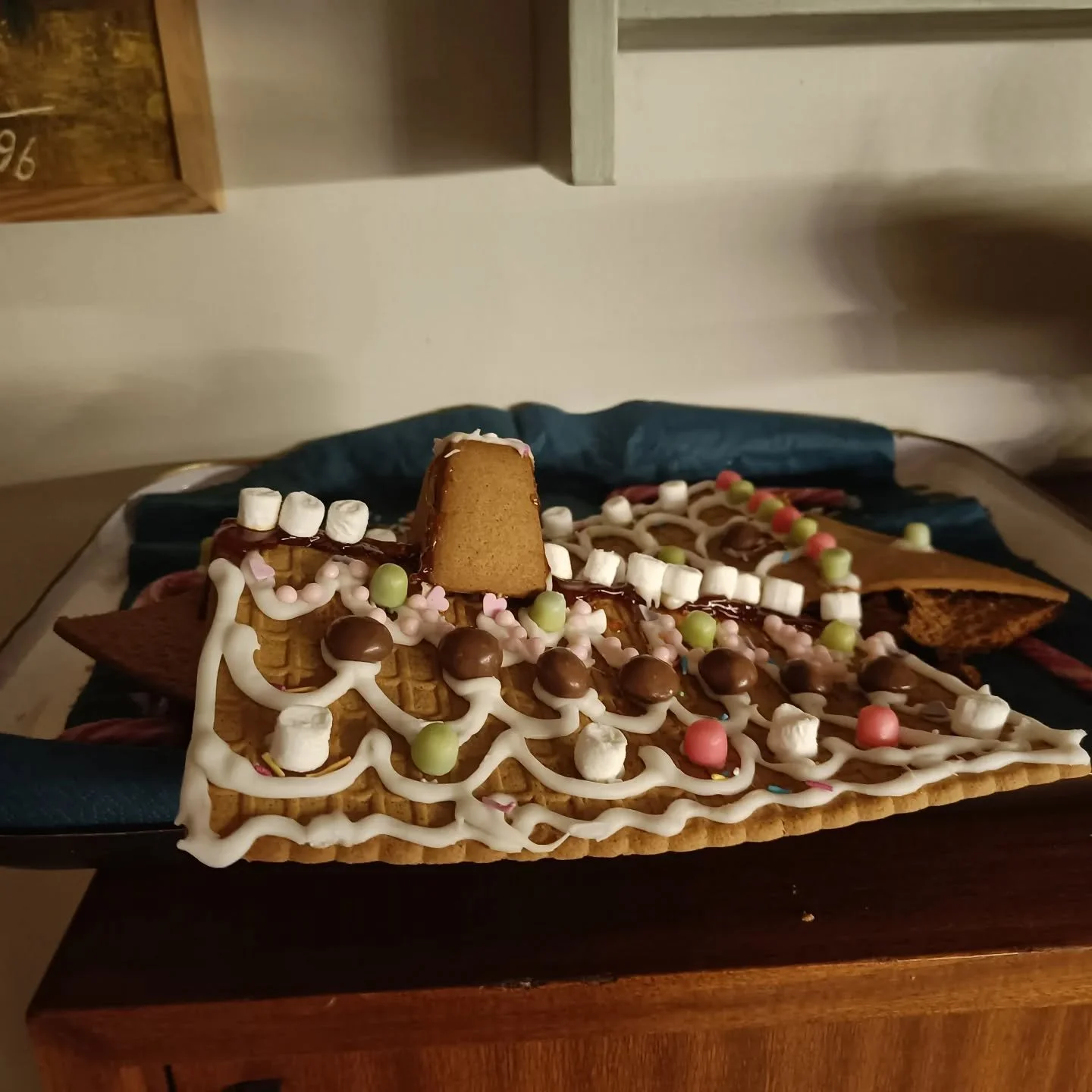 Dagbok: T&auml;nkte avsluta &aring;ret som det b&ouml;rjade, med dagbok. 
S&aring; h&auml;r gick det f&ouml;r pepparkakshuset. En v&auml;gg krackelerade och utan st&ouml;d h&auml;r i livet kommer man inte s&auml;rskilt l&aring;ngt. 
I juletider &ouml