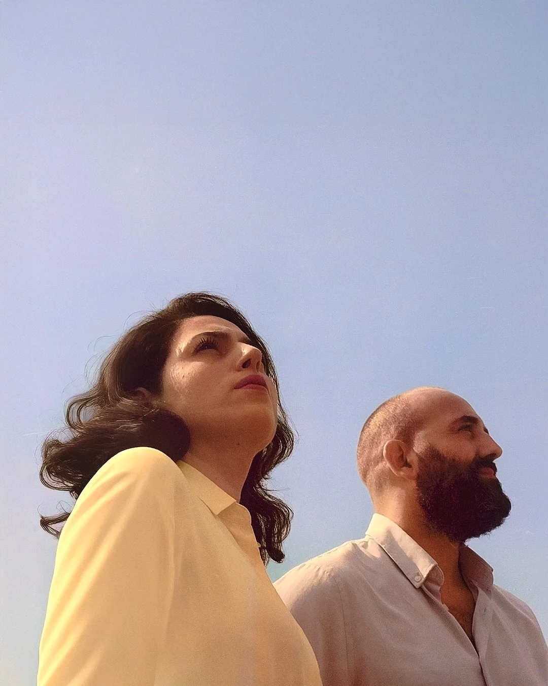 Hallo, mijn docu is nog steeds bijna af. Maar je kunt in de tussentijd ook naar &lsquo;Porte Baggage&rsquo; van deze twee toppers.

Also: ik wil weer meer dingen maken. Gewoon, voor de leuk en niet omdat iemand wil dat het af komt. Wie doet mee?

Com