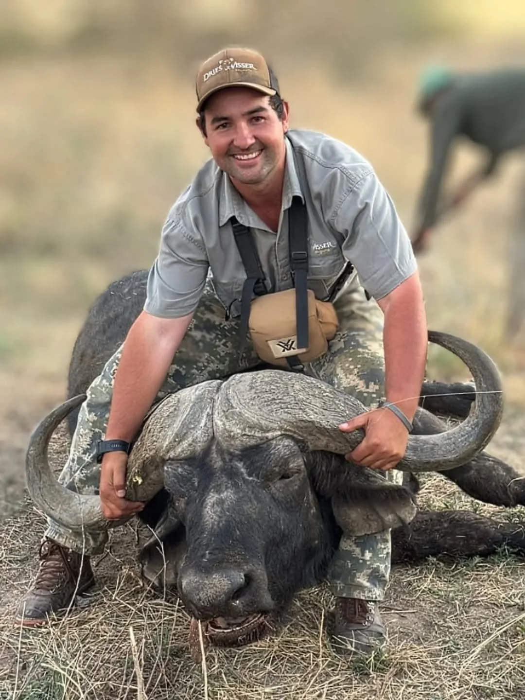 Just doing what he does best.... Professional Hunter Warren #buffalohunting #buffalo #jldsporting #walkandstalk #fairchase #hunting #safari  #dangerousgame #fieldtofork #huntingafrica @vortex_optics_uk @vortexoptics