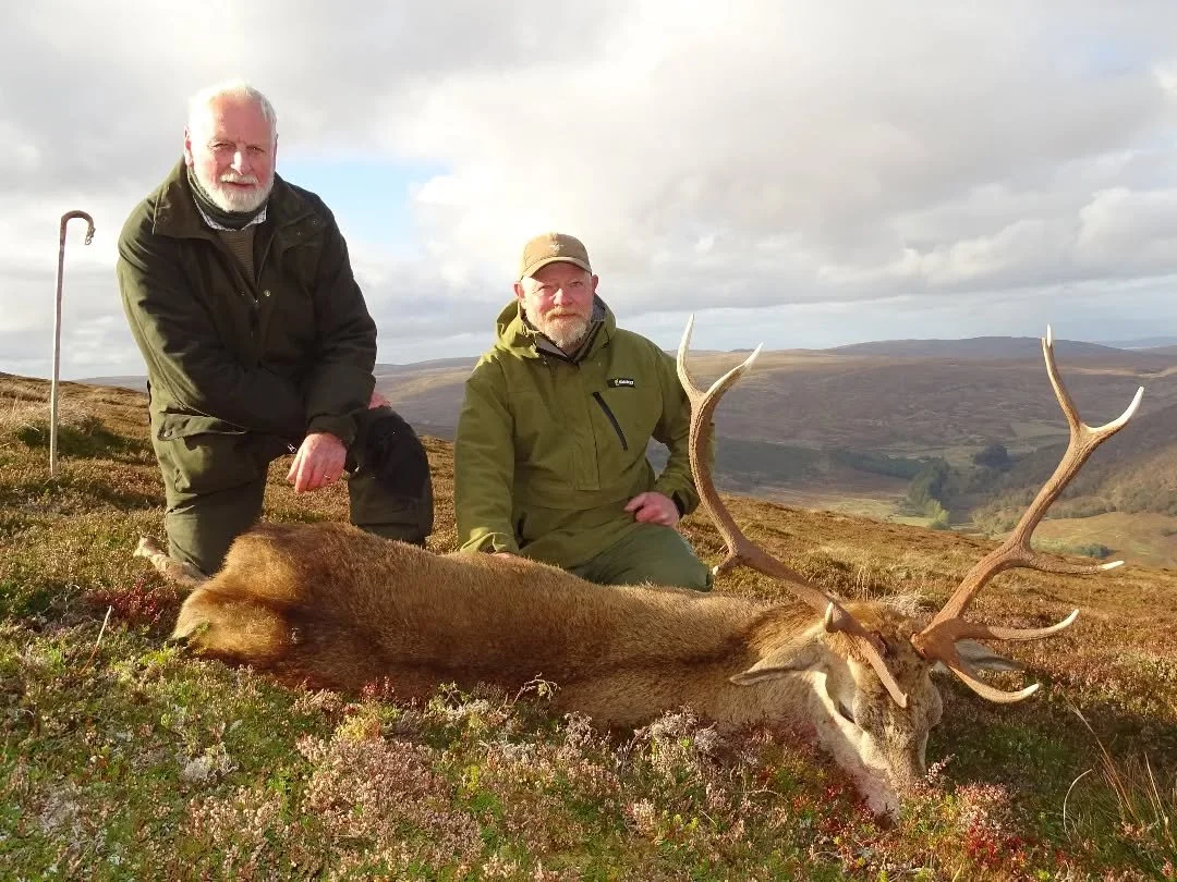Great day on the hill, congratulations David 🌿📯🍻.
#walkandstalk #jldsporting #reddeerrut #stag #reddeer #fieldsportsinscotland #deerstalking #fieldtofork #venison #fairchase #happyhunters #deermanagement #jagd #jakt #caza @normaammo