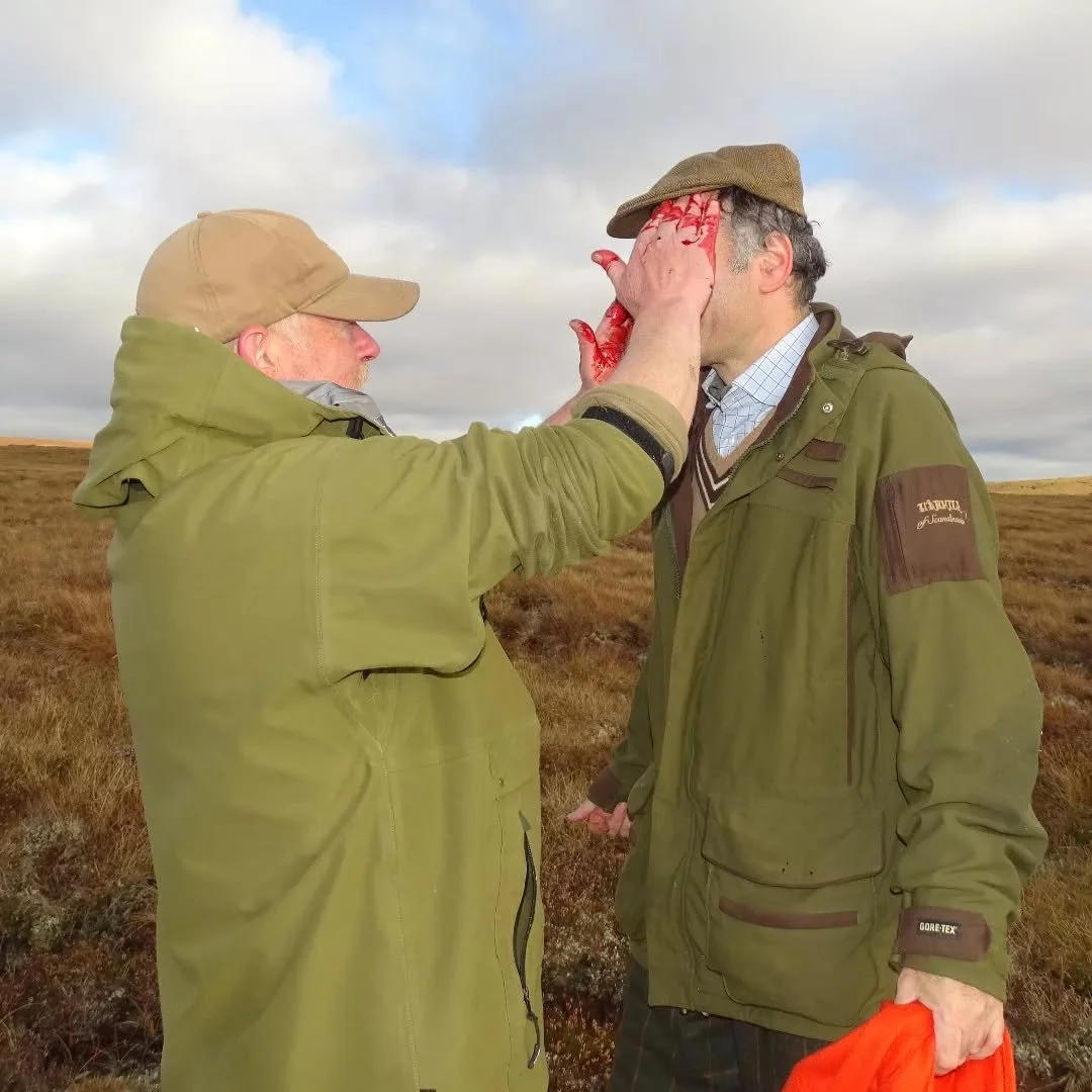It must be done! Congratulations Mr C 🇫🇷....

#traditional #reddeer #hillstalking #stag #fieldsportsinscotland #thehighlands #reddeerrut #jagd #caccia #jakt #caza #deerstalking #happyhunters #deermanagement #walkandstalk #firststag