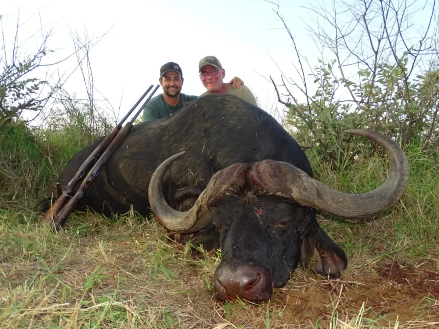 #buffalohunting #fairchase #walkandstalk #biggame #africanhunting @warren_niemand @jldsporting