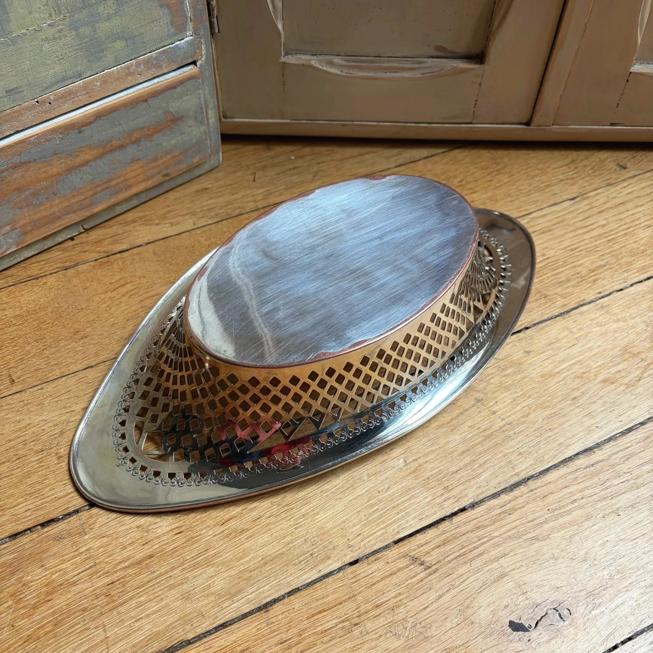 panière en métal argenté