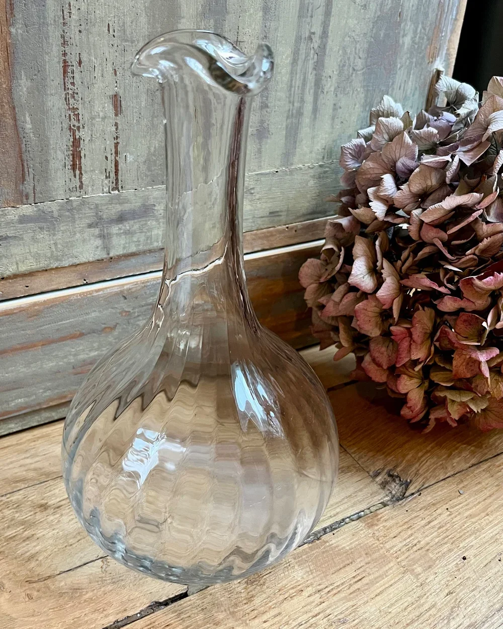 carafe col pincé 1.webp