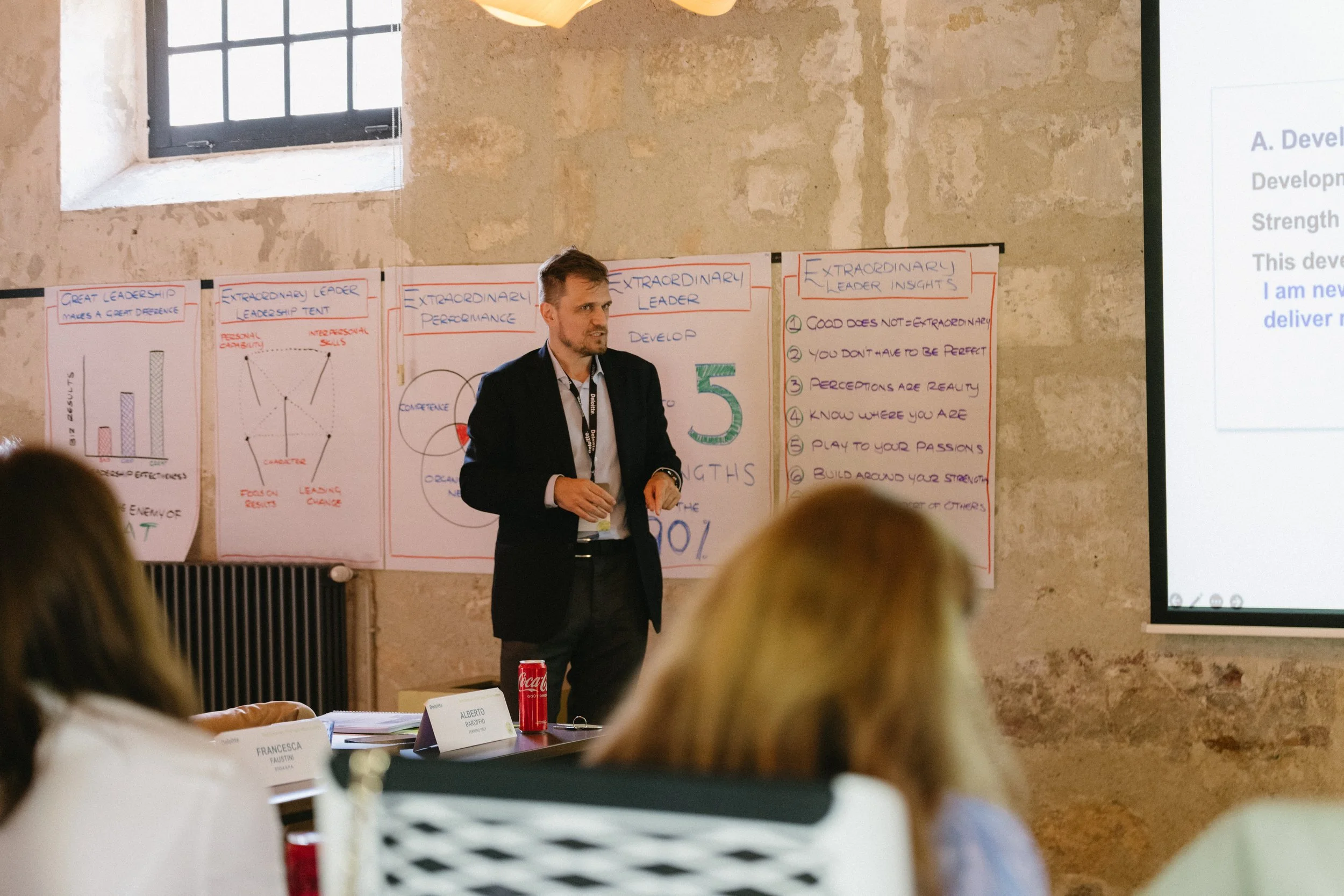 Tableau avec post-it lors d’un atelier collaboratif