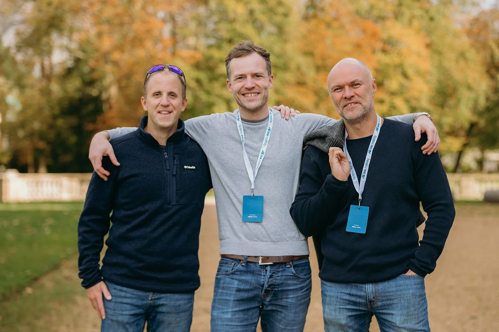 photo de groupe de participants lors d'un team building chez Chateauform