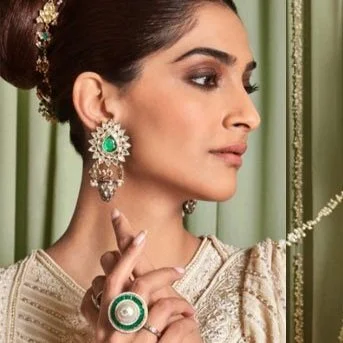 SONAM KAPOOR DIWALI NAILS
