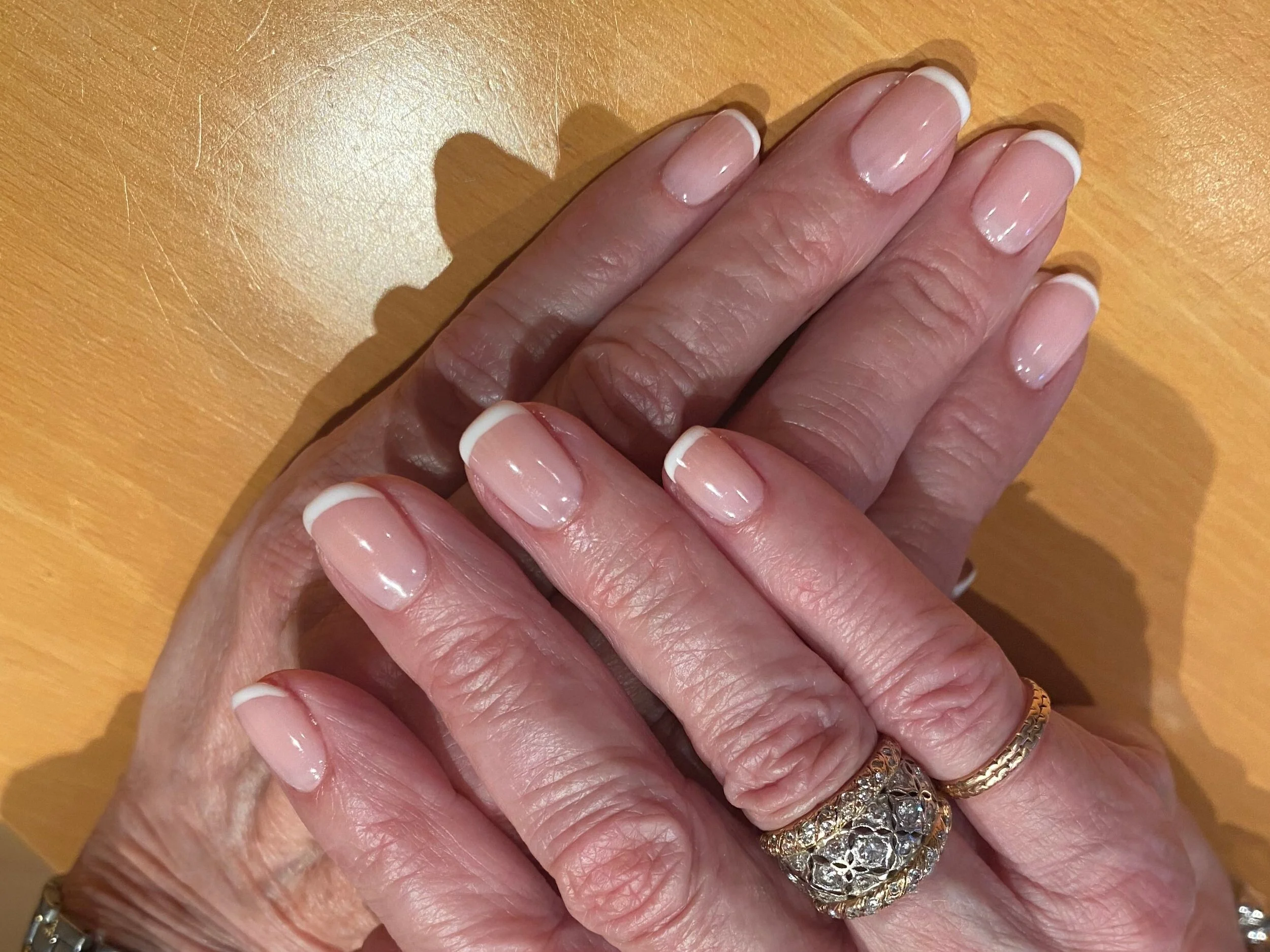 FRENCH MANICURE ASMA DOCRAT 
