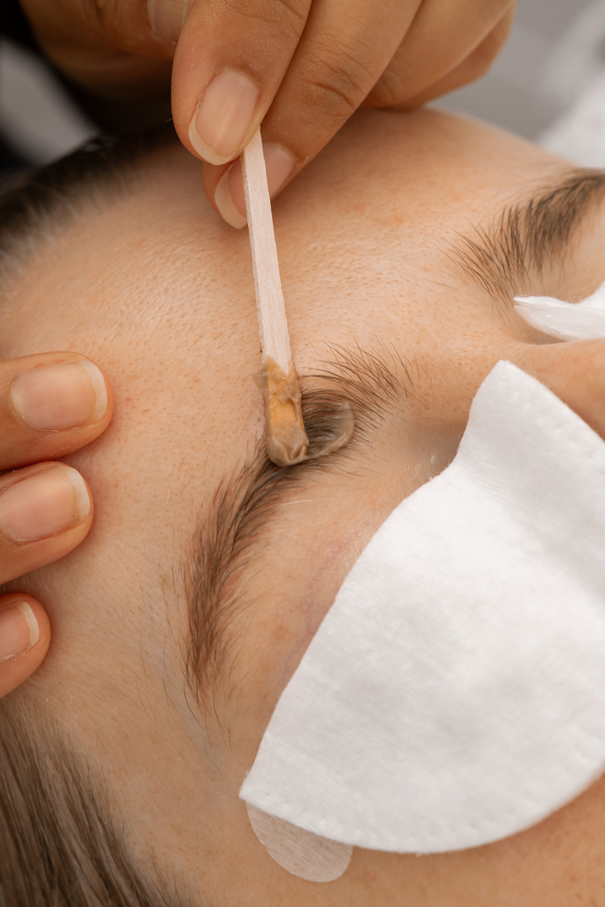brow tinting and shaping in hackney threading