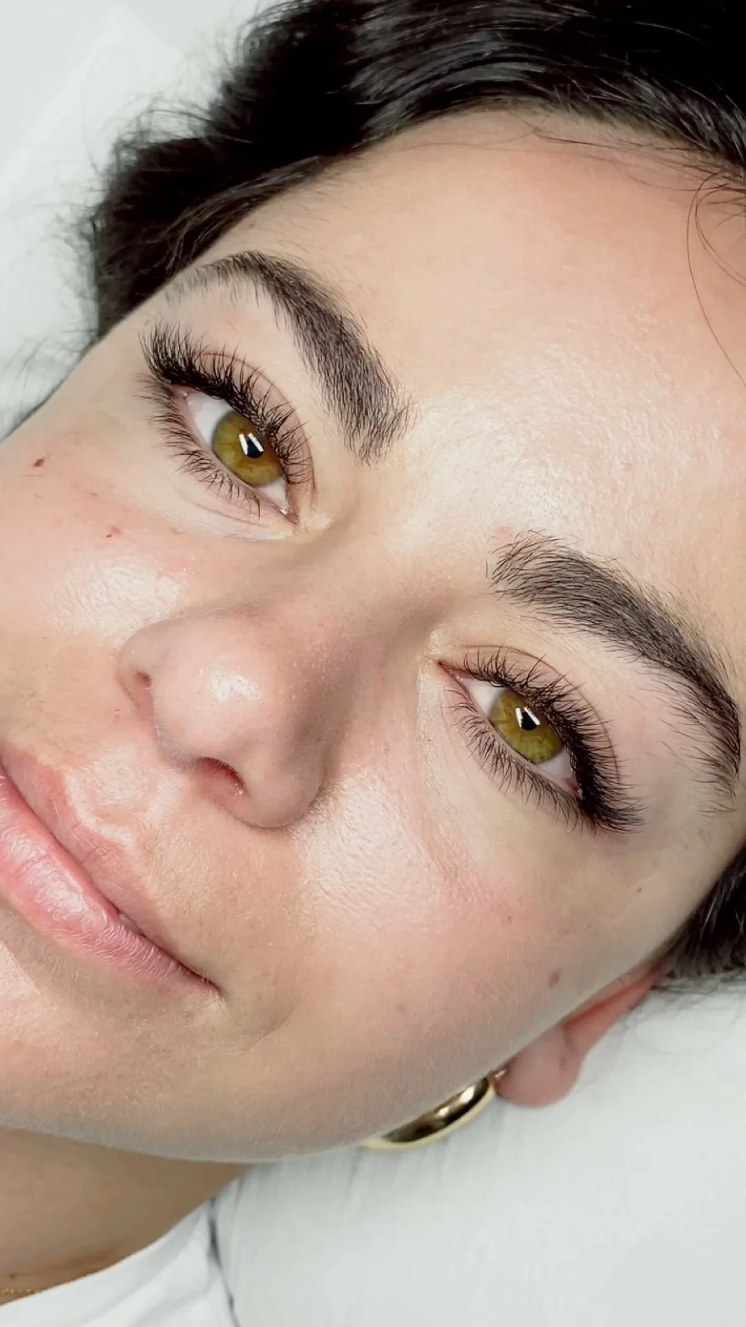 image of safaa albon lloyd influencer  wearing a hybrid set of eyelash extensions by Asma Docrat