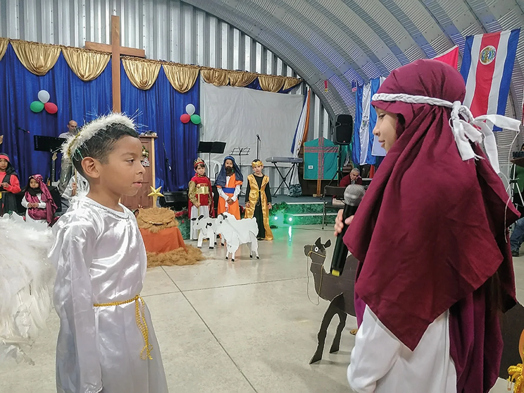 Weihnachtsspiel in Costa Rica, Mittelamerika – zum Thema ‚Frieden auf Erden‘, ein Anliegen, das den ganzen Globus bewegt.