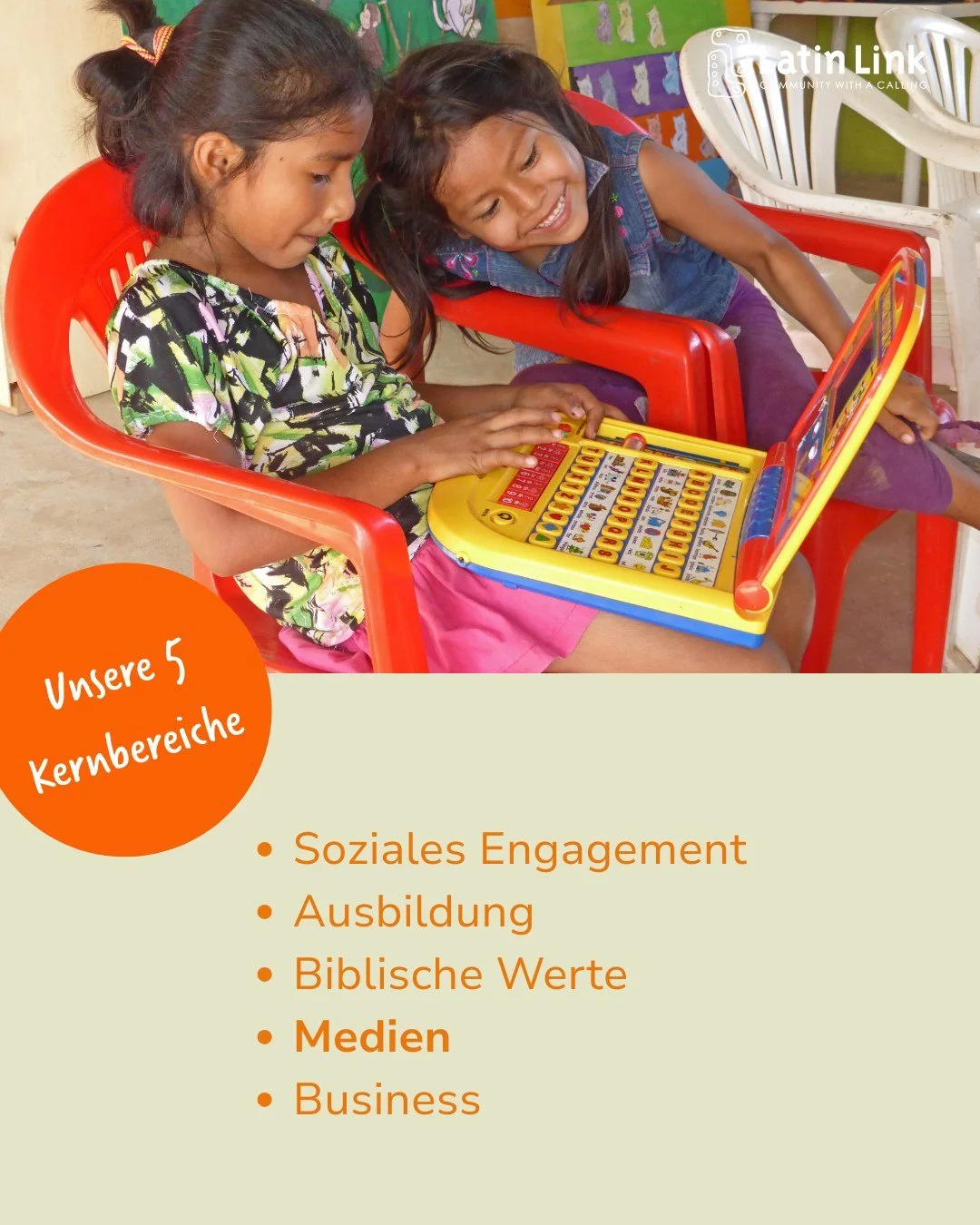 Medien 📽️📚️ M&eacute;dias

Ein weiterer unserer Kernbereiche: Kreative Materialien entwickeln , produzieren und verbreiten. Erfahre im Beitrag mehr dar&uuml;ber. 

Un autre de nos champs d&rsquo;action principaux : d&eacute;velopper, produire et di