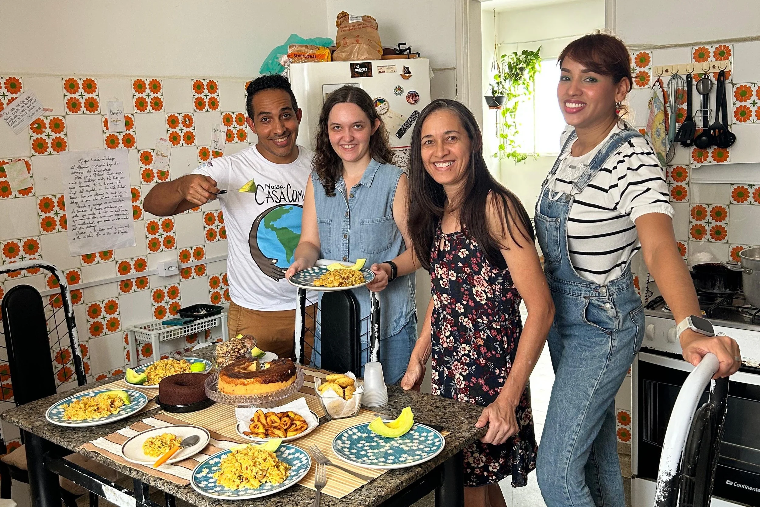 Striderin Marisa mit venezolanischen Freunden während ihres Kurzeinsatzes in Brasilien, Südamerika.