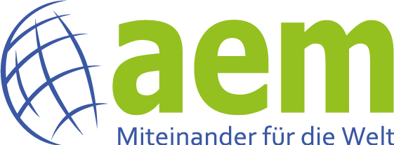 Logo der Arbeitsgemeinschaft AEM. Latin Link ist Mitglied der AEM und hat den Ehrenkodex unterzeichnet – ein unabhängiges Gütesiegel der Stiftung Ehrenkodex, das Qualität, Transparenz, Verantwortung und sorgsamen Umgang mit Spendengeldern bestätigt.