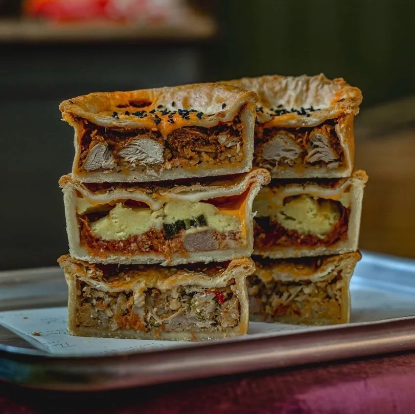 WEEKDAY OFFER 👀

Monday to Friday, from 2pm, all items in our Hot Cabinet are buy one get one FREE! 
Mix &amp; match between sausage rolls, scotch eggs, pasties &amp; pies! 

See you at 2pm 😉