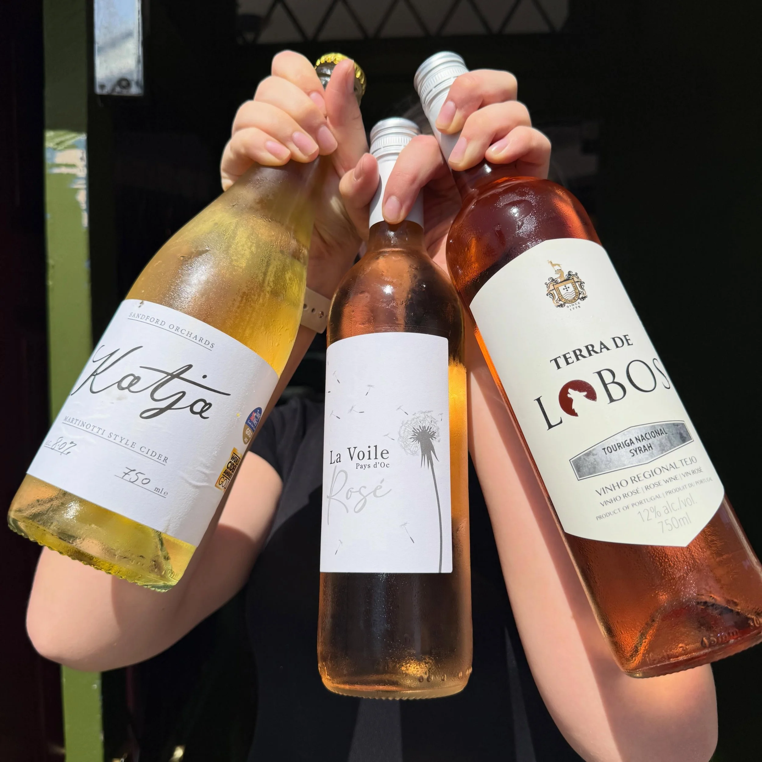 BANK HOLIDAY WEEKEND ☀️

Kick off the bank holiday weekend with a refreshing cider or a bottle of our specially picked wine! Available to drink in or takeaway 🍷
