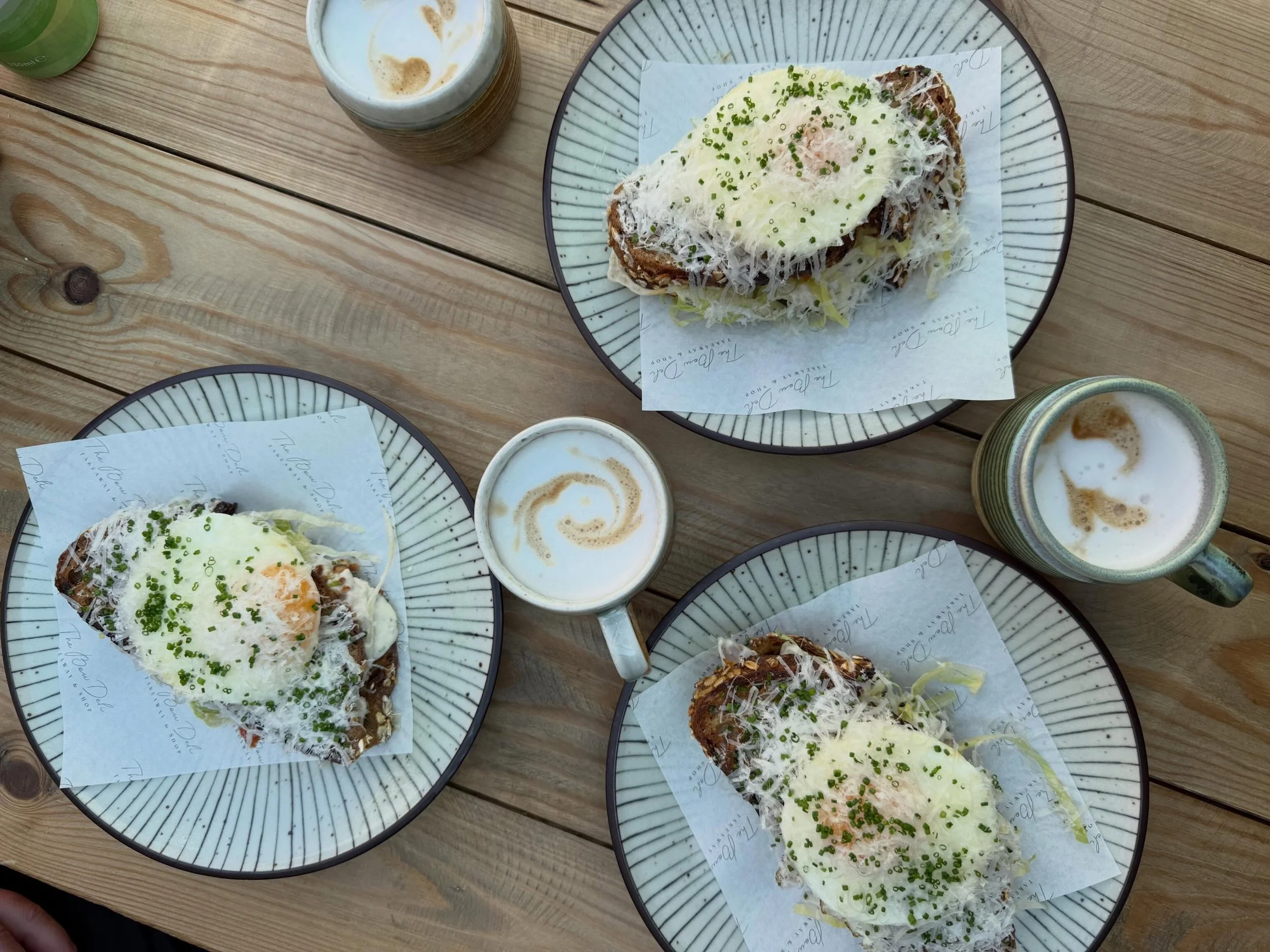 Our go to in this weather: The Deli Club 🥪
chicken breast, smoked bacon, sundried tomato, black pepper mayo &amp; a fried egg on sourdough 😋