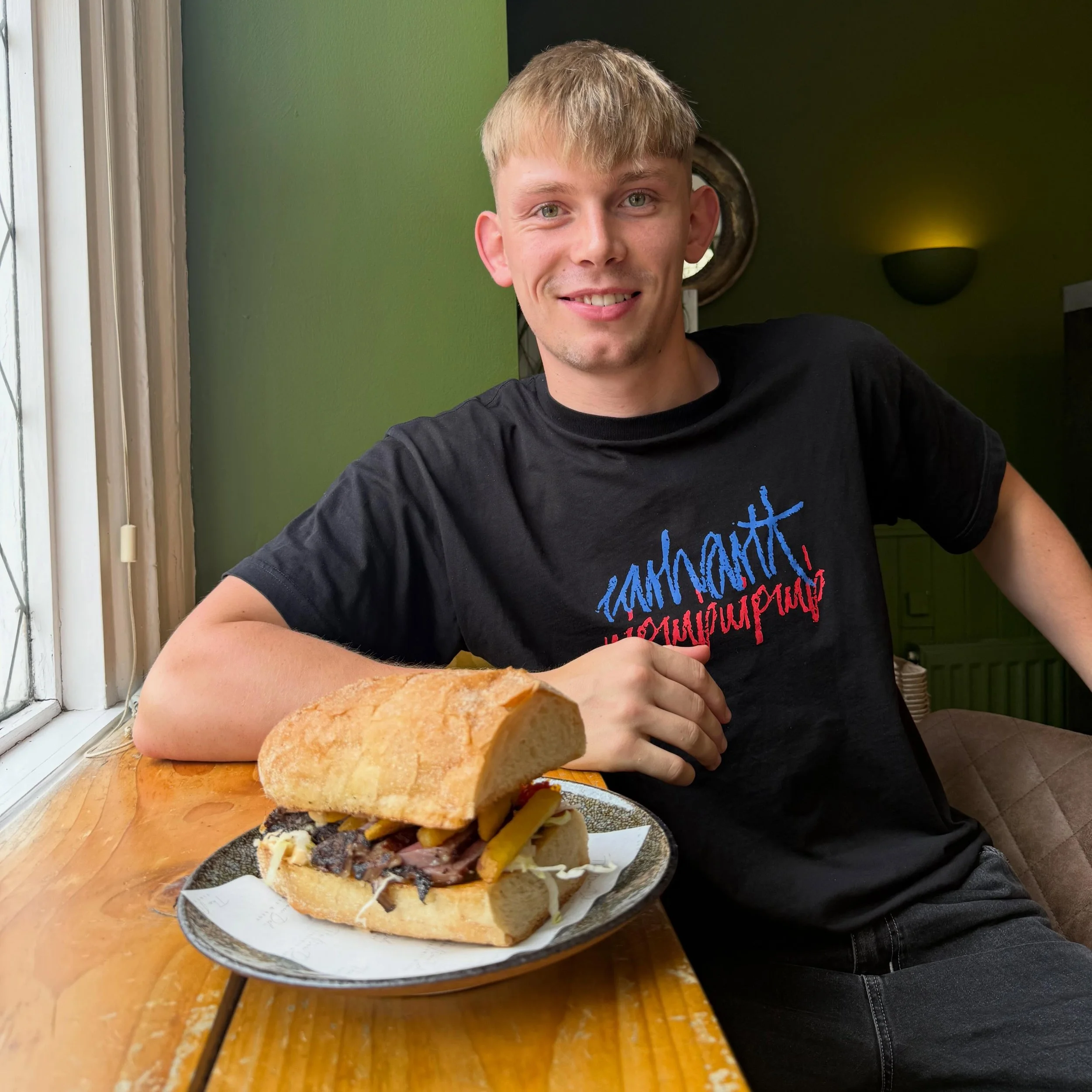 STEAK &amp; CHIPS sandwich (with Sam)

One of our best seller, sirloin steak, chips, garlic butter, tomato mayonnaise, served on ciabatta 🥪