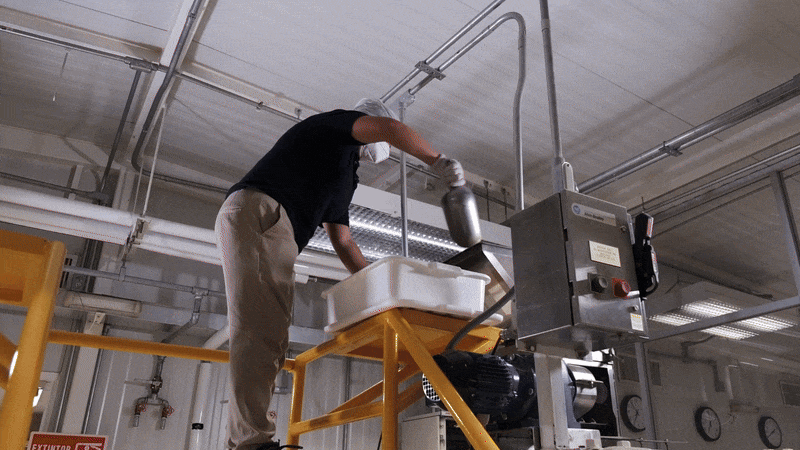 FOODLABCLIPHechoconClipchamp-ezgif.com-optimize.gif