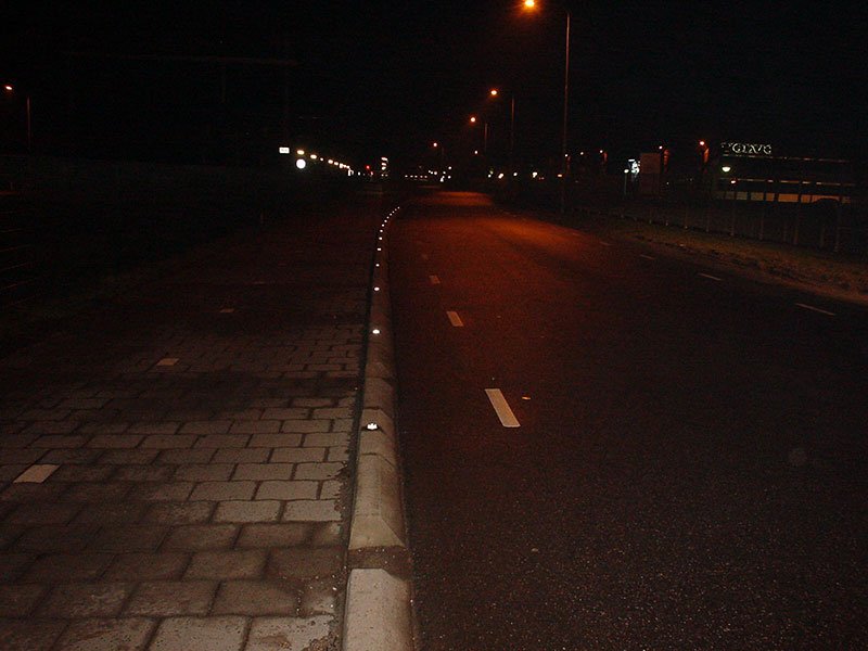 REFLECT IT - KERB STUDS 2.jpg