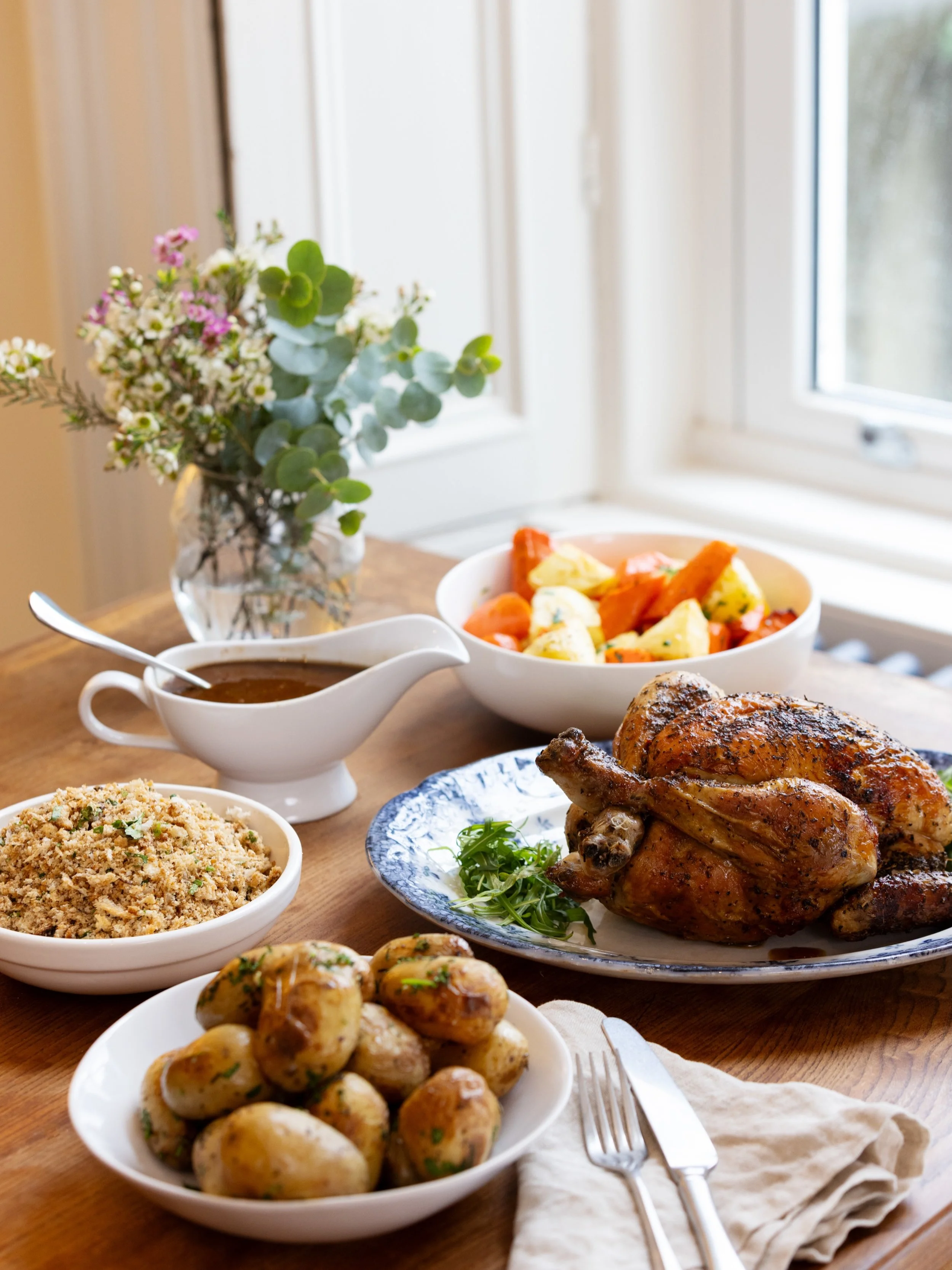 Sunday roast, without spending Sunday in the kitchen 🙌🏻

Tender, juicy, free-range rotisserie chicken with crisp, golden skin, fluffy, crunchy roast potatoes, roasted roots, our iconic stuffing and rich, velvety gravy made for pouring over every bi